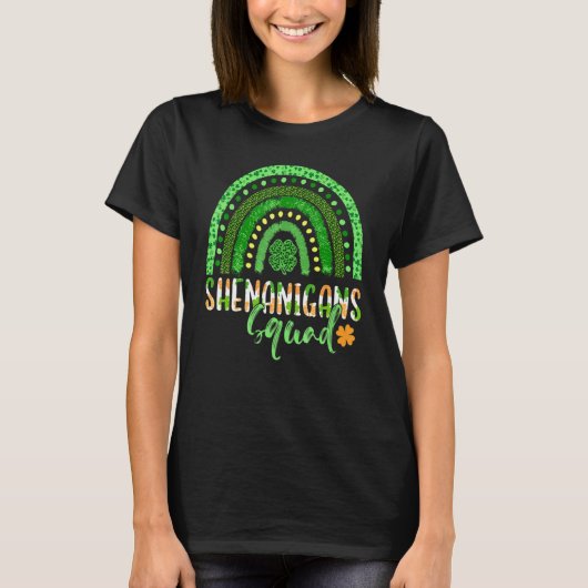 Shenanigans Squad Irish Rainbow Funny Saint Patric Tシャツ (正面)