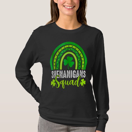 Shenanigans Squad St Patrick's Day Rainbow Shamroc Tシャツ (正面)