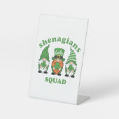 Shenanigans Squad St. Patrick's Day Tiered Tray Gn 台座サイン (正面)