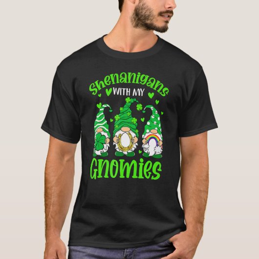 Shenanigans With My Gnomies Funny Gnomes St Patric Tシャツ (正面)