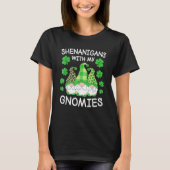 Shenanigans With My Gnomies St Patrick's Day Gnome Tシャツ (正面)