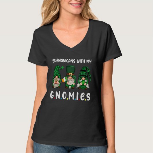 Shenanigans With My Gnomies St Patrick's Day Gnome Tシャツ (正面)