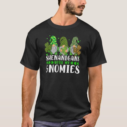Shenanigans With My Gnomies St Patrick's Day Gnome Tシャツ (正面)
