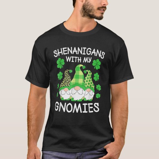 Shenanigans With My Gnomies St Patrick's Day Gnome Tシャツ (正面)