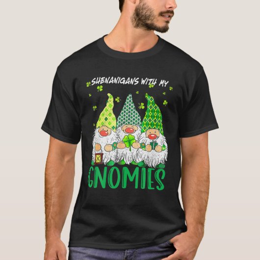 Shenanigans With My Gnomies St Patrick's Day Gnome Tシャツ (正面)
