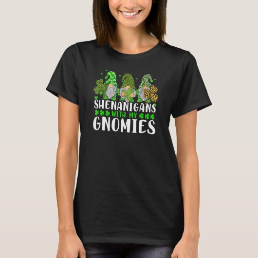 Shenanigans With My Gnomies St Patrick's Day Gnome Tシャツ (正面)