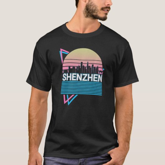 Shenzhen City Skyline Cityscape Retro Tシャツ (正面)
