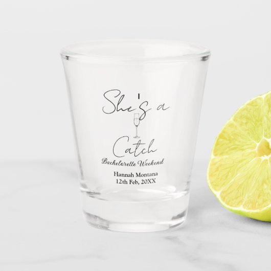 She's a catch champagne bottle bachelorette weeken ショットグラス (正面)