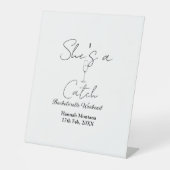 She's a catch champagne bottle bachelorette weeken 台座サイン (正面)