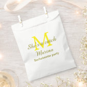 She's a catch yellow monogram bachelorette party n フェイバーバッグ (クリップ留めされた状態)