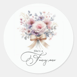 "She's a Fancy One" ピンクフラワーの1歳の誕生日お祝い女の子 ラウンドシール