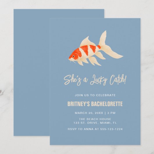 She's A Lucky Catch Koi Fish Blue Bachelorette 招待状 (正面/裏面)