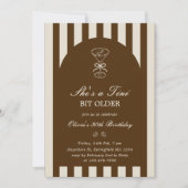 She's A Tini Bit Older Coffee Martini Birthday 招待状 (正面)