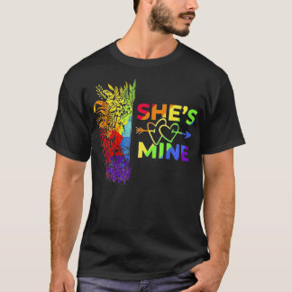 Shes Mine Im彼女のLGBTライオンカップル恋人LGBT Pri Tシャツ