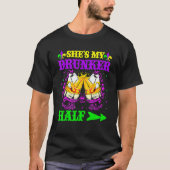 She's My Drunker Half Tee Mardi Gras Couple Tee Dr Tシャツ (正面)