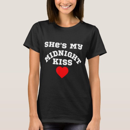 She's My Midnight Kiss Happy New Year Matching Cou Tシャツ (正面)