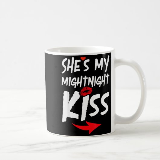 Shes My Midnight Kiss Happy New Year Matching Funn コーヒーマグカップ (右)