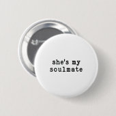 She's My Soulmate I Don't Know Him Funny Matching  缶バッジ (正面&裏面)