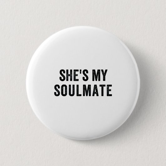 She's My Soulmate I Don't Know Him Funny Matching  缶バッジ (正面)
