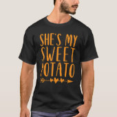 She's My Sweet Potato I Yam Set Couples  Thanksgiv Tシャツ (正面)