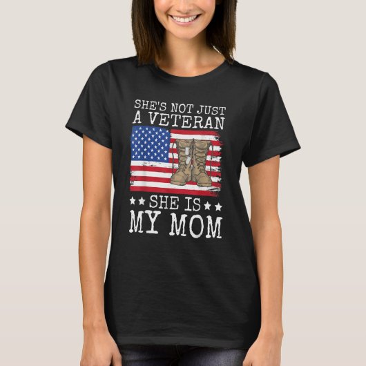 She's Not Just A Veteran She Is My Mom Happy Veter Tシャツ (正面)
