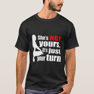 Shes NOT yours Its just your turn red pill Mgtow M Tシャツ