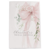 She's tying a knot Bow Bridal Shower ミディアムペーパーバッグ (正面)