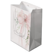 She's tying a knot Bow Bridal Shower ミディアムペーパーバッグ (裏面アングル)