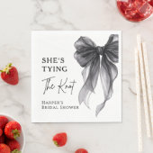 She's Tying The Knot Black Bow Bridal Shower スタンダードランチョンナプキン (インサイチュ)