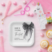 She's Tying The Knot Black Bow Bridal Shower ペーパープレート (パーティー)