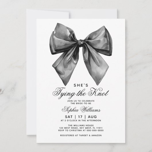 She's Tying The Knot Black Bow Bridal Shower 招待状 (正面)