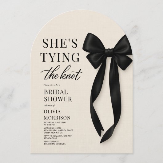 She's Tying The Knot Black Bow Bridal Shower  招待状 (正面)