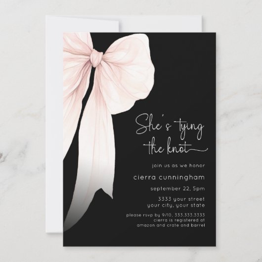 She's Tying the Knot Black Bow Bridal Shower 招待状 (正面)