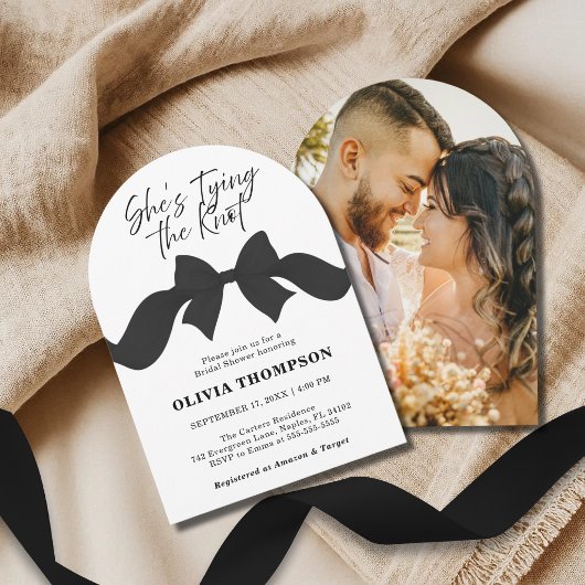She's Tying the Knot Black Bow Photo Bridal Shower 招待状