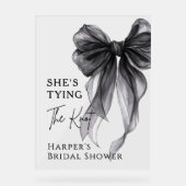 She's Tying The Knot Black Bow Welcome Sign アクリルサイン (正面)