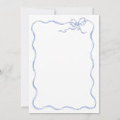 She's Tying the Knot Cute Blue Bow Bridal Shower 招待状 (裏面)