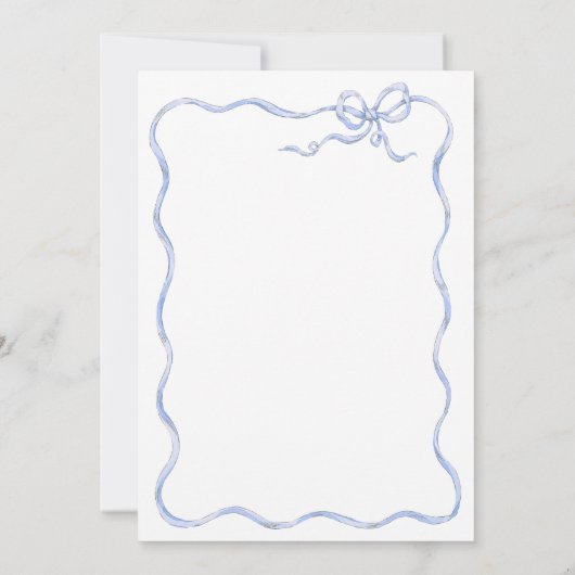 She's Tying the Knot Cute Blue Bow Bridal Shower 招待状 (裏面)