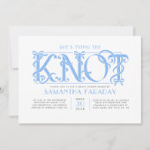 She's Tying The Knot Dusty Blue Bow Bridal Shower 招待状 (正面)