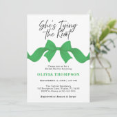 She's Tying the Knot Green Bow Bridal Shower 招待状 (スタンド正面)