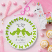 She's Tying the Knot Lime Green Bow Bridal Shower ペーパープレート (パーティー)