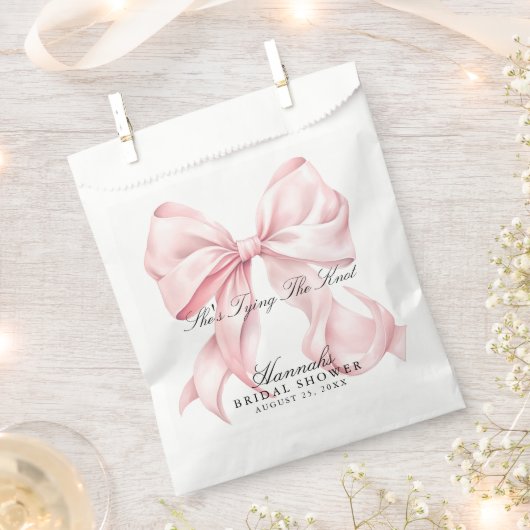 She's Tying The Knot Pink Bow フェイバーバッグ (クリップ留めされた状態)