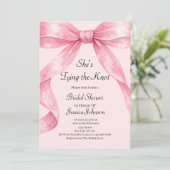 She's Tying the Knot Pink Bow Bridal Shower 招待状 (スタンド正面)