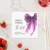 She's Tying The Knot Purple Bow Bridal Shower スタンダードカクテルナプキン (インサイチュ)