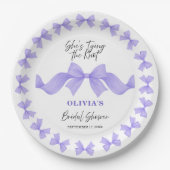She's Tying the Knot Purple Bow Bridal Shower ペーパープレート (正面)