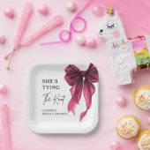 She's Tying The Knot Red Bow Bridal Shower ペーパープレート (パーティー)