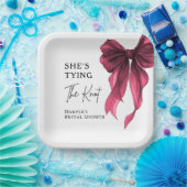 She's Tying The Knot Red Bow Bridal Shower ペーパープレート (パーティー)
