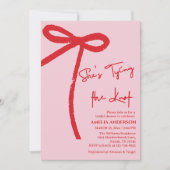  She's Tying the Knot Red,pink Bow Bridal Shower  招待状 (正面)