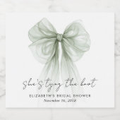 She's Tying The Knot Sage Green Bow Bridal Shower スパークリングワインラベル (シングルラベル)