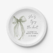 Shes Tying The Knot Sage Green Bow Bridal Shower ペーパープレート (正面)
