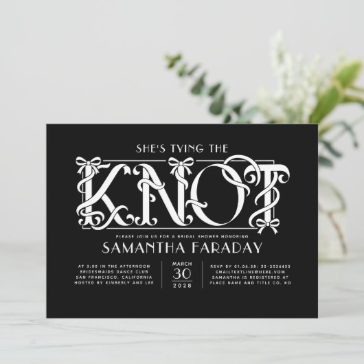 She's Tying The Knot White Bow Black Bridal Shower 招待状 (スタンド正面)